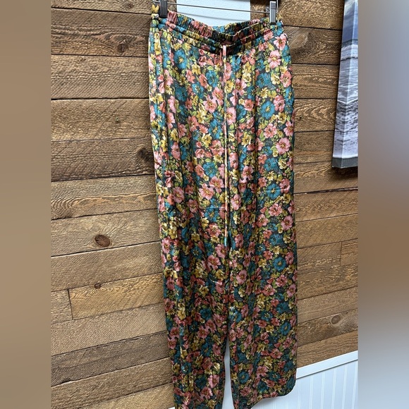 Illa Illa Floral Wide-Leg Pants - Picture 2 of 8